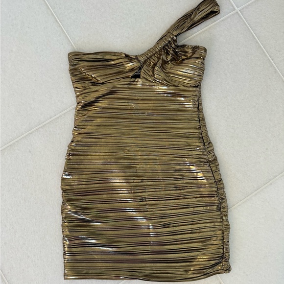 SOLD ASTR Golda Dress in Gold (w/ tags) - Picture 5 of 6